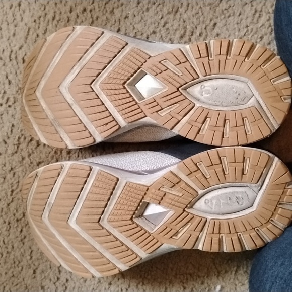 Brooks Ricochet Womans 7.5 Energize Natural Sneakers - Picture 11 of 11